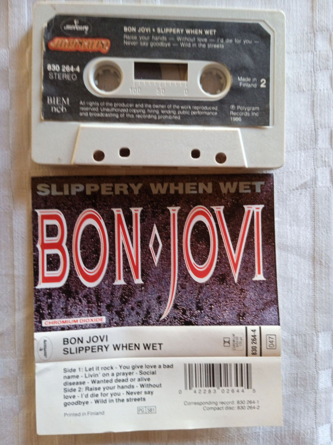 C- KASETTI: BON JOVI : SLIPPERY WHEN WET