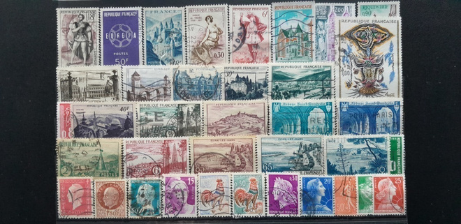 RANSKA VANHEMPAA LEIMATTUJA postimerkkejä o 36 kpl