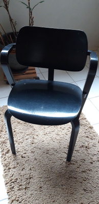 Ilmari Tapiovaara, musta Aslak design tuoli