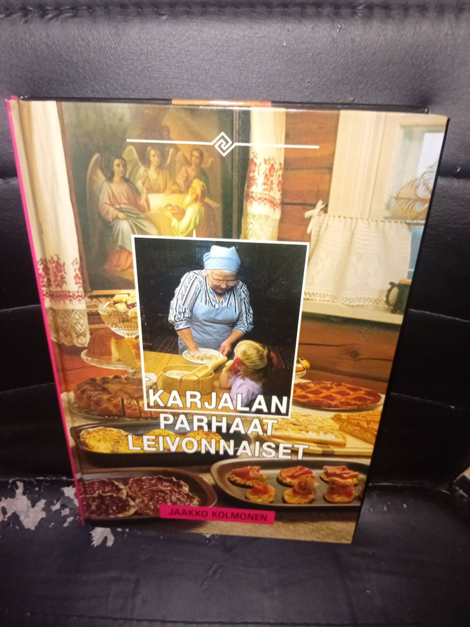 Kolmonen  : Karjalan parhaat leivonnaiset  ( SIS POSTIKULU )