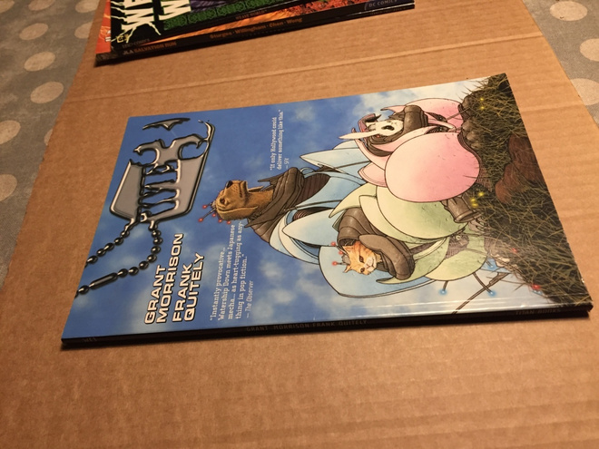 TITAN BOOKS WE3 HYVÄ