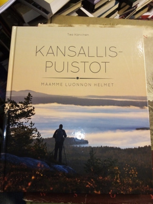 TEA KARVINEN :  KANSALLISPUISTOT ( SIS POSTIKULU)