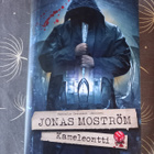 Jonas Moström: Kameleontti - pikkukuva 1