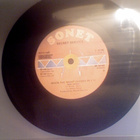 SECRET SERVICE  ::  WHEN THE NIGHT CLOSES IN :: VINYYLI  7" - pikkukuva 1