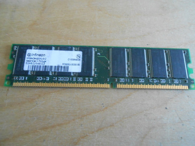 INFINEON HYS64D64320HU-5-C 512MB muistipiiri