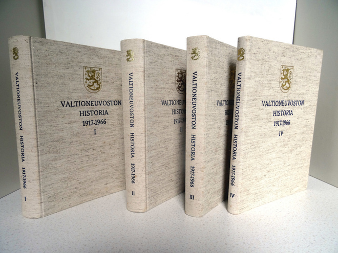 Heikki Hosia: Valtioneuvoston historia 1917-1966 1-4