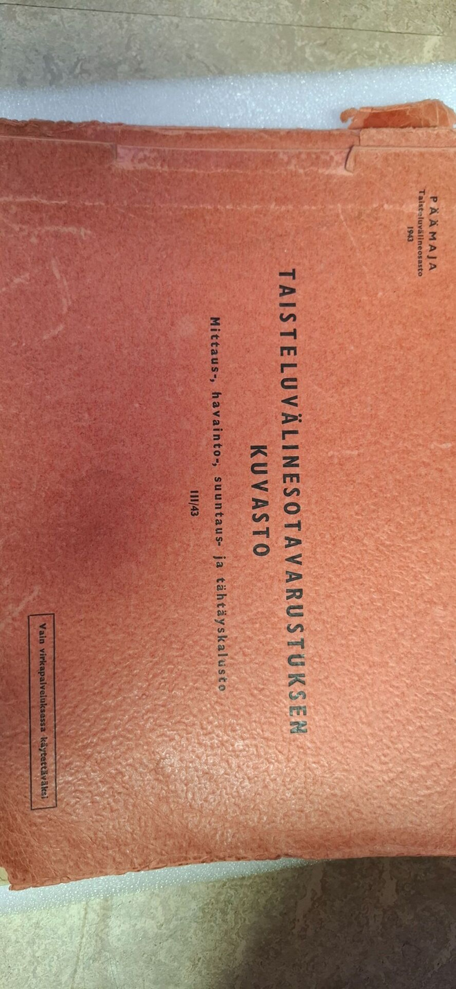 Taisteluvälinesotavarustuksen kuvasto