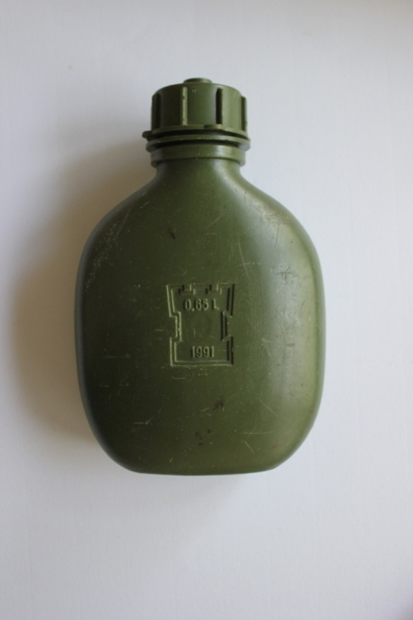Muovinen armeijan kenttäpullo