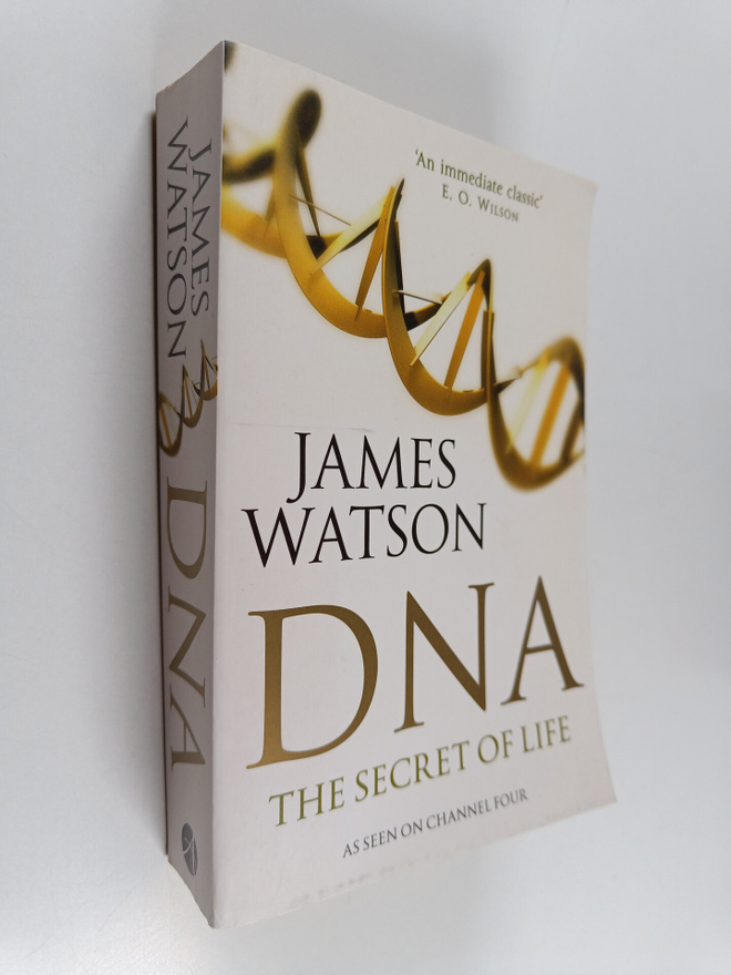 James D. Watson : DNA : the secretof life
