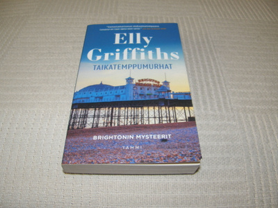 Elly Griffiths Taikatemppumurhat -nid