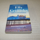 Elly Griffiths Taikatemppumurhat -nid - pikkukuva 1