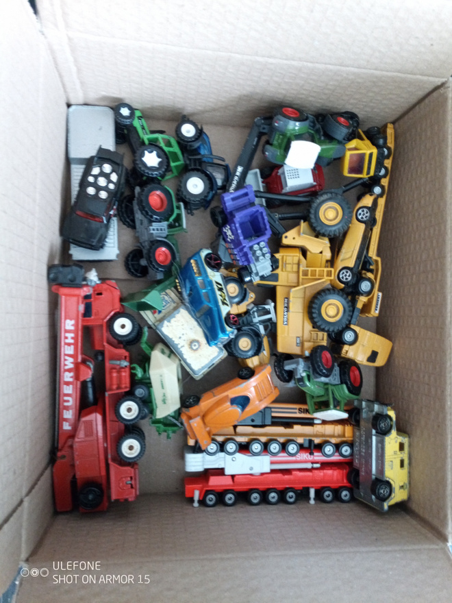 Autoja ja koneita Postikulut lähtöhinnassa