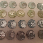 4 eri vaalean vihreän ja sinisen väristä kuunappia 20mm - pikkukuva 1