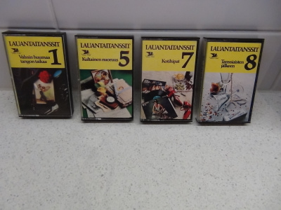LAUANTAITANSSIT 1+ 5+ 7+8  4 kpl
