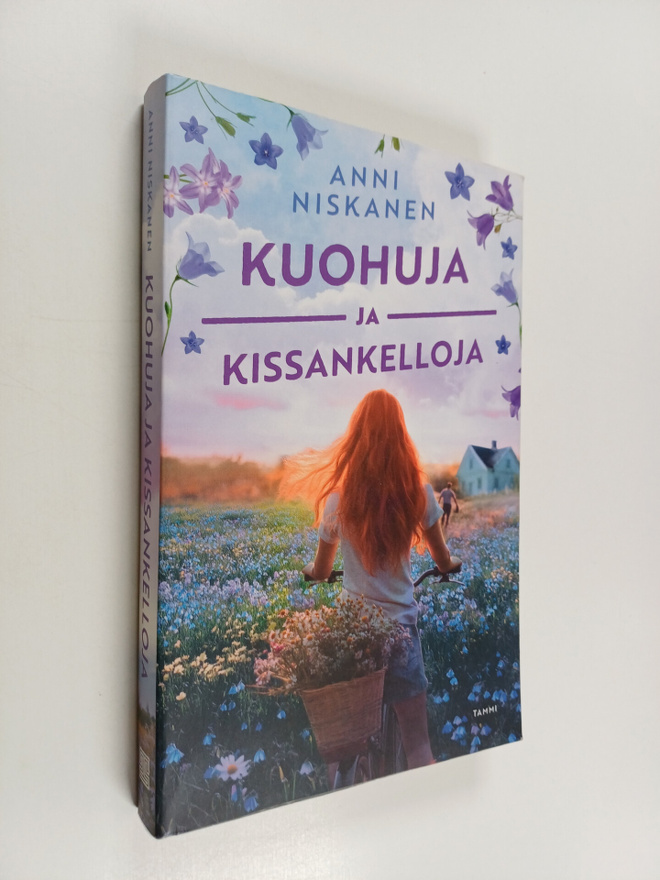 Anni Niskanen : Kuohuja ja kissankelloja