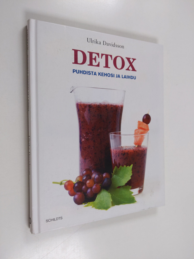 Ulrika Davidsson : Detox : puhdista kehosi ja laihdu