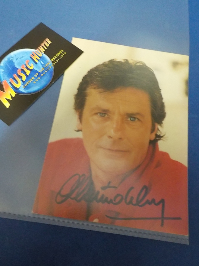 ALAIN DELON NIMIKIRJOITUS PROMOKORTISSA