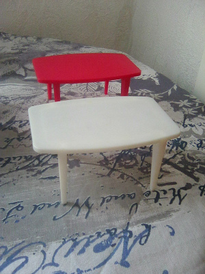 Nukkekoti Lundby-koon pöydät