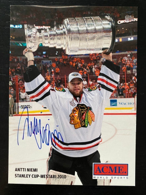 Antti Niemi Stanley Cup -mestari 2010 nimikirjoituksella