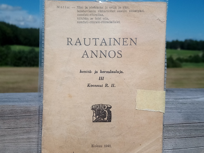 Vihko Kenttä ja korsulauluja vuodelta 1941. Rautainen annos.