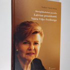 Nadine Vitols Dixon : Meripihkahelmi povella : Latvian pr... - pikkukuva 1