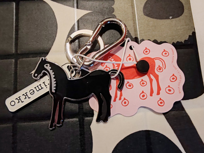 Marimekko MUSTA TAMMA KEY CHARM UNISEX - Avaimenperä