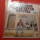CCR - SWEET HITCH-HIKER / DOOR TO DOOR EX+/EX+ 7'' SINGLE - pikkukuva 2