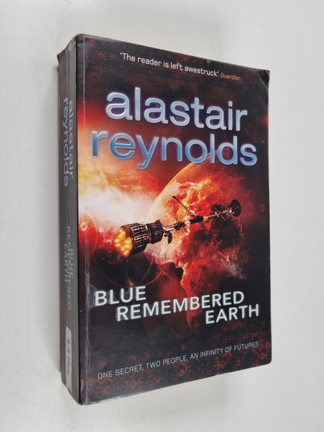 Alastair Reynolds : Blue remembered earth