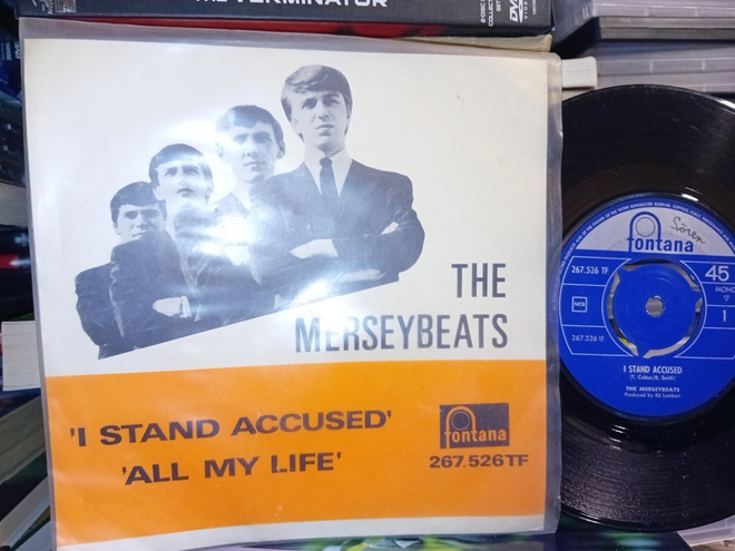 7" single The Merseybeats :  I stand accused ( SIS POSTIKULU