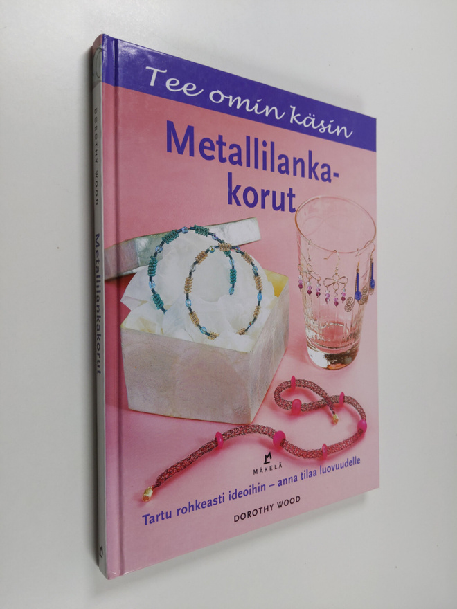 Dorothy Wood : Metallilankakorut