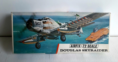 Airfix 72 scale vintage sotalentokone Douglas Skyraider