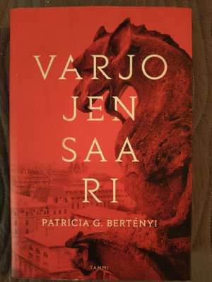 Patricia G. Bertenyi : Varjojen saari