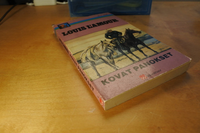 Louis L'Amour: Kovat panokset, pokkari