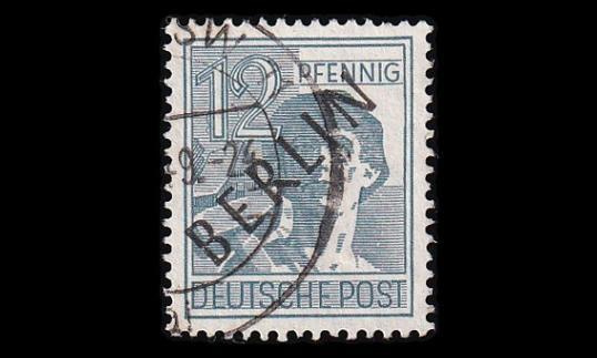 Berlin 5 o Musta päällepainama 12 Pf (1948)