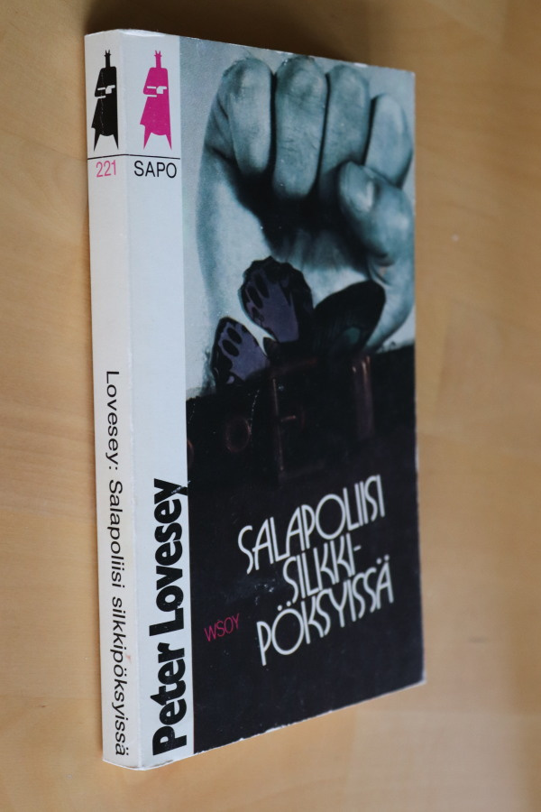 Peter Lovesey : Salapoliisi silkkipöksyissä ( SAPO 1.p. )