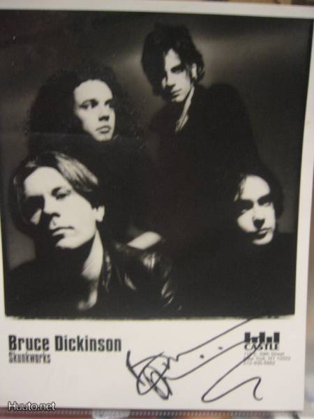 BRUCE DICKINSON SKUNKWORKS B/W PROMO KUVA NIMMARILLA