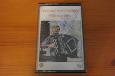 Veikko Ahvenainen:Viliä muistellen C-kasetti.Signeerattu!