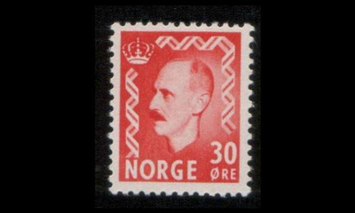 Norja 361 ** Haakon VII 30 öre punainen (1950)