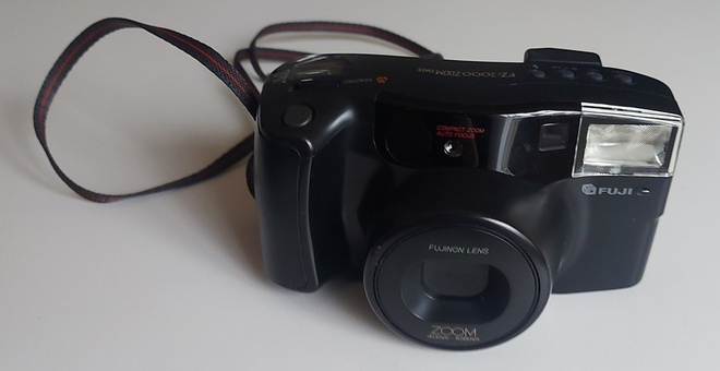 Fuji FZ-2000 Zoom date kamera