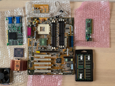 AMD Athlon Thurderbird PC paketti osissa (circa 2001)