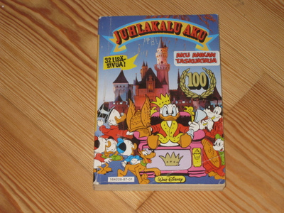 Aku Ankan taskukirja 100 Juhlakalu Aku