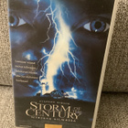 STORM OF THE CENTURY (MYRSKYN SILMÄSSÄ) STEPHEN KING (VHS) - pikkukuva 1