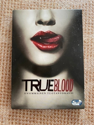 True blood 1. Tuotantokausi DVD