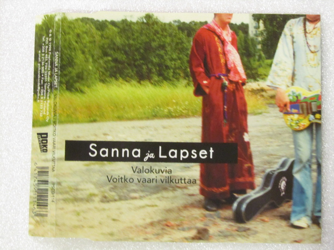 Sanna Ja Lapset • Valokuvia/Voitko Vaari Vilkuttaa CD-Single