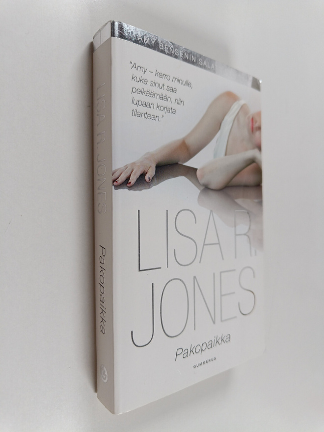 Lisa R. Jones : Pakopaikka