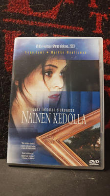 Nainen kedolla