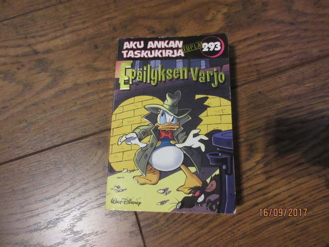 Aku Ankan taskukirja 293  Epäilyksen varjo (1.P) *TUPLA*