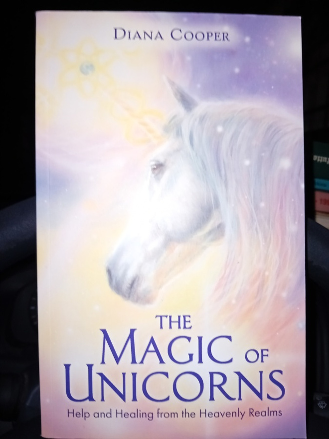 Diana Cooper  : The Magic Of UNICORNS  ( SIS POSTIKULU  )