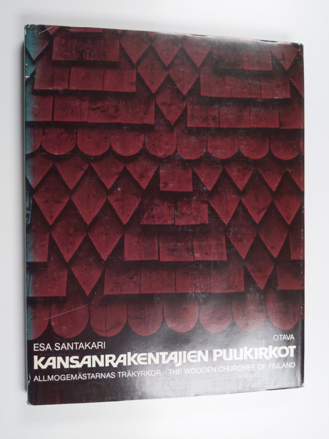 Esa Santakari : Kansanrakentajien puukirkot = Allmogemäst...