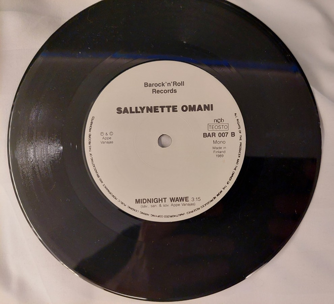 Appe, Sallynette Omani – Patarouvan Tango / Midnight Wawe